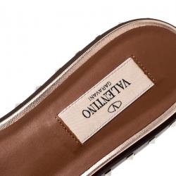 مملوكة مسبقًا Valentino Poudre Leather Soul Rockstud Flat Slides Size 39