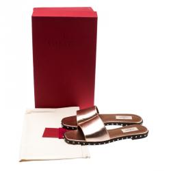 مملوكة مسبقًا Valentino Poudre Leather Soul Rockstud Flat Slides Size 39