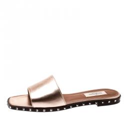 مملوكة مسبقًا Valentino Poudre Leather Soul Rockstud Flat Slides Size 39