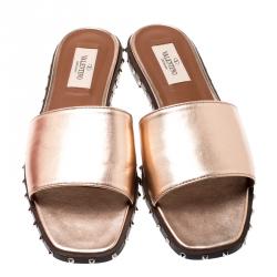 مملوكة مسبقًا Valentino Poudre Leather Soul Rockstud Flat Slides Size 39