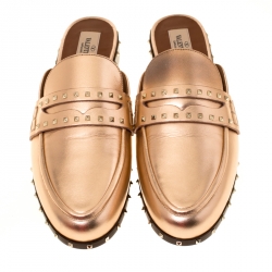 Pre Owned Valentino Metallic Rose Gold Leather Soul Rockstud Trim Flat Mules Size 39