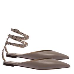 مملوكة مسبقًا Valentino Poudre Leather Rockstud Ankle Wrap Ballet Flats Size 36.5