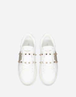 Pre Owned Valentino White Heart Embroidered Leather Rockstud Untitled Sneakers Size 38