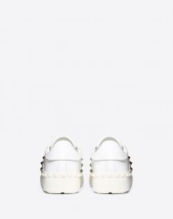 مملوكة مسبقًا Valentino White Heart Embroidered Leather Rockstud Untitled Sneakers Size 38