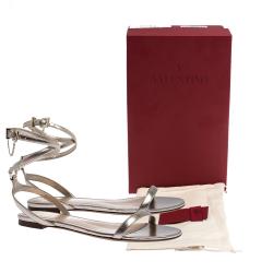 Pre Owned Valentino Peach Leather Chain Detail Ankle Wrap Flat Sandals Size 40.5