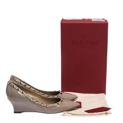 Pre Owned Valentino Poudre Patent Leather Rockstud Pointed Toe Wedge Pumps Size 35.5