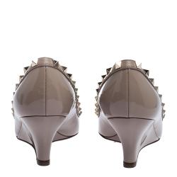 Pre Owned Valentino Poudre Patent Leather Rockstud Pointed Toe Wedge Pumps Size 42