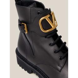 Pre Owned بوت فالنتينو غارافاني كومبات أسود شعار حرف  V مقاس إيطالي 40