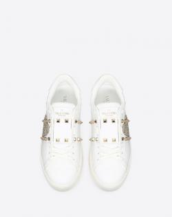 Pre Owned Valentino White Heart Embroidered Leather Rockstud Untitled Sneakers Size 38