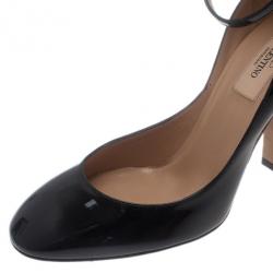 مملوكة مسبقًا حذاء كعب عالي فالنتينو تانجو أسود لامع بشريط كاحل مقاس 38