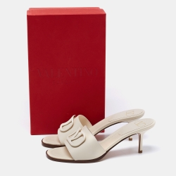Pre Owned Valentino Cream Leather VLogo Signature Slide Sandals Size 40  