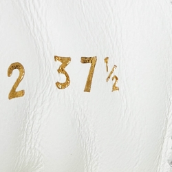 مملوكة مسبقًا حذاء رياضي فالنتينو روكستد جلد أبيض/أسود مفتوح بعنق منخفض مقاس 37.5