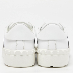 مملوكة مسبقًا حذاء رياضي فالنتينو روكستد جلد أبيض/أسود مفتوح بعنق منخفض مقاس 37.5