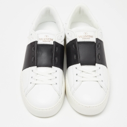 مملوكة مسبقًا حذاء رياضي فالنتينو روكستد جلد أبيض/أسود مفتوح بعنق منخفض مقاس 37.5