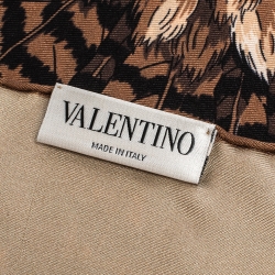 مملوكة مسبقًا Valentino Beige Eagle Printed Silk Square Scarf