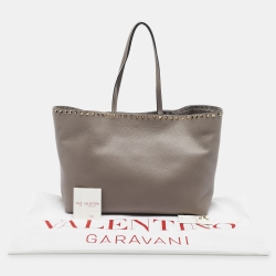 مملوكة مسبقًا Valentino Beige Grainy Leather Rockstud Tote