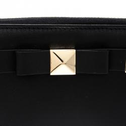 Pre Owned Valentino Black Leather Rockstud Zip Around Wallet