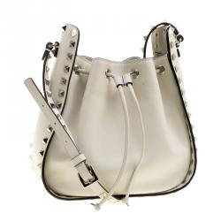 Pre Owned Valentino Off White Leather Rockstud Bucket Shoulder Bag