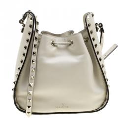 Pre Owned Valentino Off White Leather Rockstud Bucket Shoulder Bag