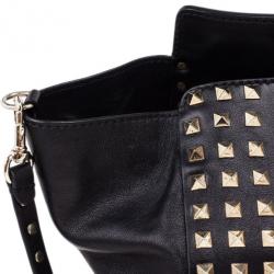 مملوكة مسبقًا Valentino Black Leather Rockstud Tote