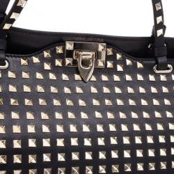 مملوكة مسبقًا Valentino Black Leather Rockstud Tote