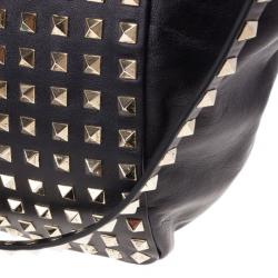مملوكة مسبقًا Valentino Black Leather Rockstud Tote