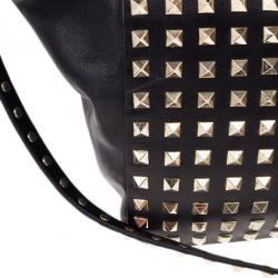 مملوكة مسبقًا Valentino Black Leather Rockstud Tote