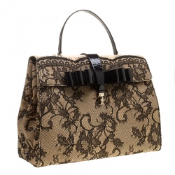 Pre Owned Valentino Beige/Black Raffia and Lace Top Handle Bag