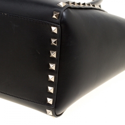 Pre Owned Valentino Black Leather Rockstud Top Handle Bag