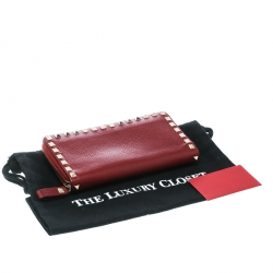 Pre Owned Valentino Red Leather Rockstud Zip Around Wallet