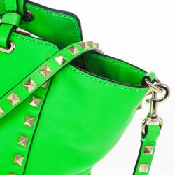 مملوكة مسبقًا Valentino Green Rockstud Mini Tote