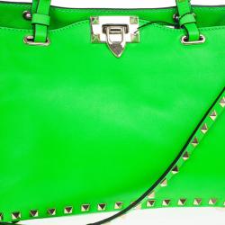 مملوكة مسبقًا Valentino Green Rockstud Mini Tote