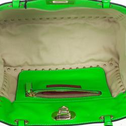 مملوكة مسبقًا Valentino Green Rockstud Mini Tote