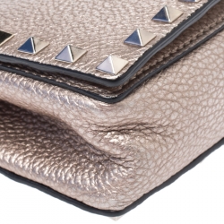 Pre Owned Valentino Metallic Beige Leather Rockstud Chain Clutch Bag