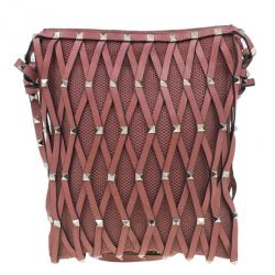 مملوكة مسبقًا حقيبة كروس فالنتينو روكستد شبكة جلد وردي 