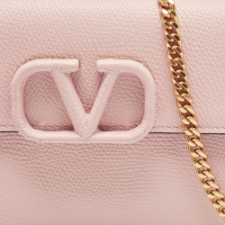 مملوكة مسبقًا Valentino Pink Leather VLogo Wallet on Chain