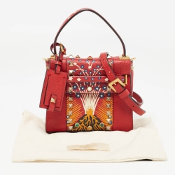 مملوكة مسبقًا Valentino Red Leather Enchanted Wonderland Micro My Rockstud Top Handle Bag 