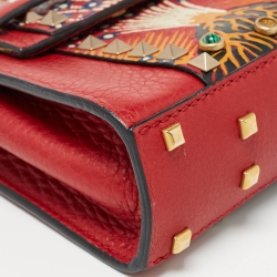 مملوكة مسبقًا Valentino Red Leather Enchanted Wonderland Micro My Rockstud Top Handle Bag 