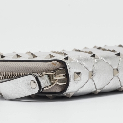 Pre Owned Valentino Silver Quilted Leather Rockstud Spike Zip Around Wallet