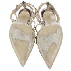 مملوكة مسبقًا Valentino Burgundy Patent Rockstud Sandals Size 39