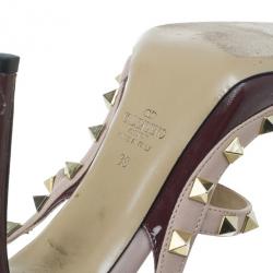 مملوكة مسبقًا Valentino Burgundy Patent Rockstud Sandals Size 39