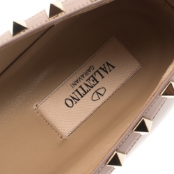 Pre Owned حذاء باليرينا فلات فالنتينو جلد بيج لامع وجلد روكستاد مقاس 39.5