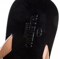 Pre Owned Valentino Beige/Black Leather Rockstud Flip Flops Size 38