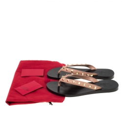 Pre Owned Valentino Beige/Black Leather Rockstud Flip Flops Size 38