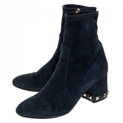 مملوكة مسبقًا حذاء بوت كاحل فالنتينو حافة مزينة روكستد كعب سميك سويدي أزرق مقاس 37.5