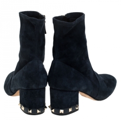 مملوكة مسبقًا حذاء بوت كاحل فالنتينو حافة مزينة روكستد كعب سميك سويدي أزرق مقاس 37.5