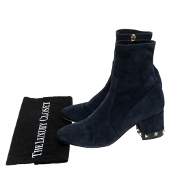 مملوكة مسبقًا حذاء بوت كاحل فالنتينو حافة مزينة روكستد كعب سميك سويدي أزرق مقاس 37.5