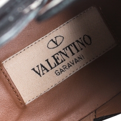 Pre Owned بوت للكاحل فالنتينو جلد أسود بمقدمة مدببة وروكستد مقاس 40