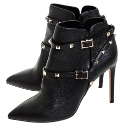 Pre Owned بوت للكاحل فالنتينو جلد أسود بمقدمة مدببة وروكستد مقاس 40