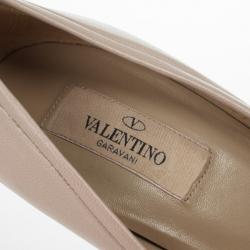 مملوكة مسبقًا Valentino Nude Leather Platform Pumps Size 37